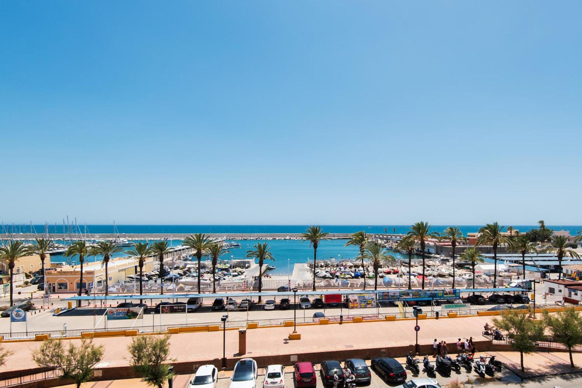Huoneisto Palm True Towers 1, Marina
